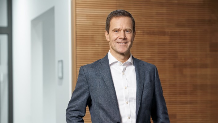 Dominik von Achten: Dominik von Achten ist seit 2020 Vorstandsvorsitzender von Heidelberg-Cement.