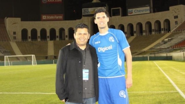 SZ-Serie "Ein Anruf bei...": Hugo Alvarado mit dem früheren salvadorianischen Nationalspieler Steve Purdy, der mal bei der zweiten Mannschaft von 1860 München gespielt hat.