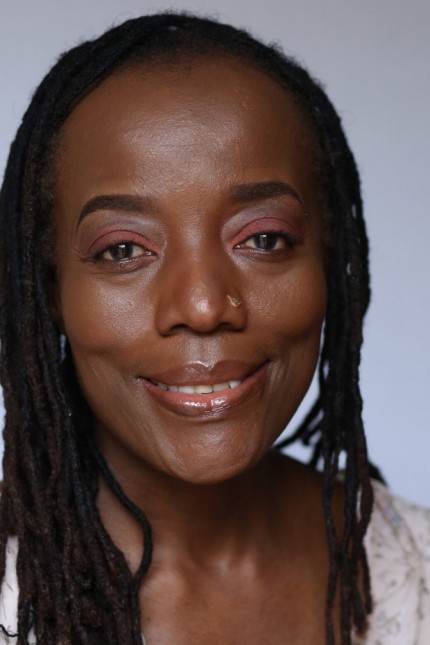 Literatur: Die simbabwische Schriftstellerin Tsitsi Dangarembga, Friedenspreisträgerin des Deutschen Buchhandels 2021, schreibt über Frauen in einer gewalttätigen, patriarchalen, rassistischen Gesellschaft.