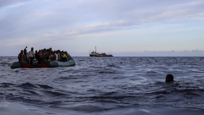 Seenotrettung: Migranten vor der libyschen Küste.