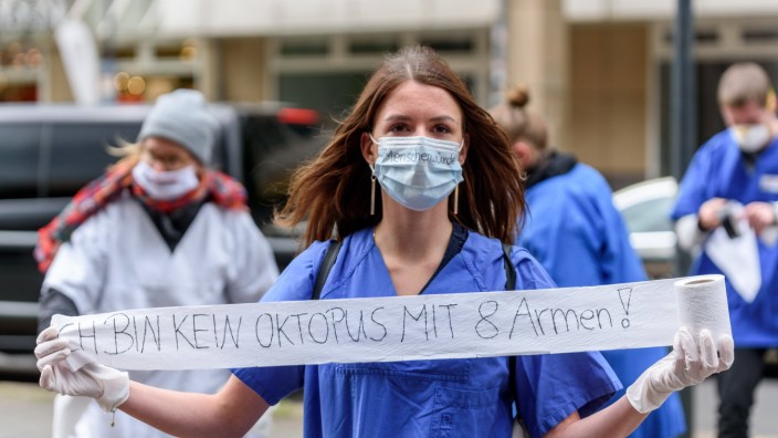 Zum Tag der Pflege protestiert das Aktionsbündnis Gesundheit ohne Profite unter dem Motto Die Pflege schnappt nach Luft