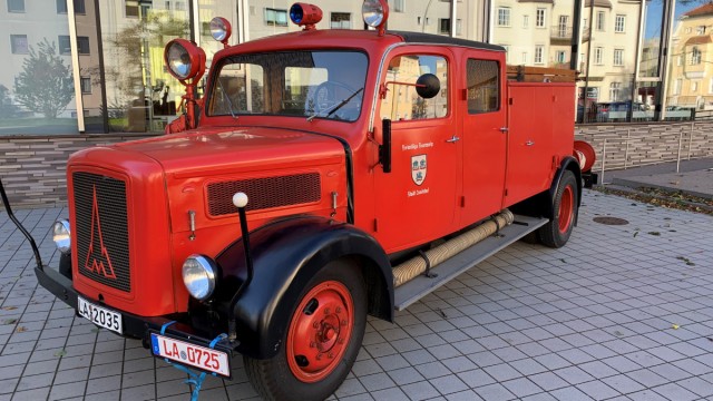 Ausstellung über Burg Trausnitz: Altes Feuerwehrauto aus Landshut, das beim Brand auf der Trausnitz im Einsatz war.