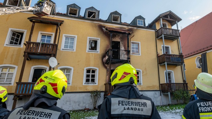 Vier Tote bei Brand in Mehrfamilienhaus