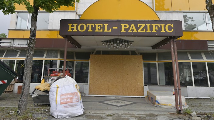 Ottobrunn: Die geplante Umnutzung des ehemaligen Hotels Pazific ist der Anlass für den Beschluss der Gemeinderäte.