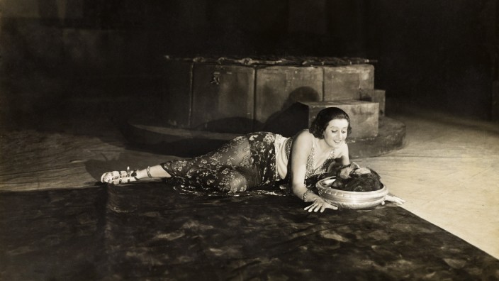 Klassik: Endlich eine, die Strauss' Vorstellungen genügte: Maria Rajdl 1930 in Dresden als Salome.