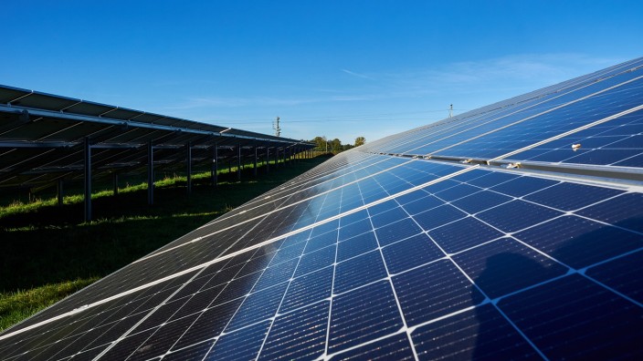 Klimawandel: Durch Freiflächen-Photovoltaikanlagen lässt sich recht einfach Ökostrom gewinnen. Auch deshalb will die Gemeinde Zorneding möglichst viele davon bauen.