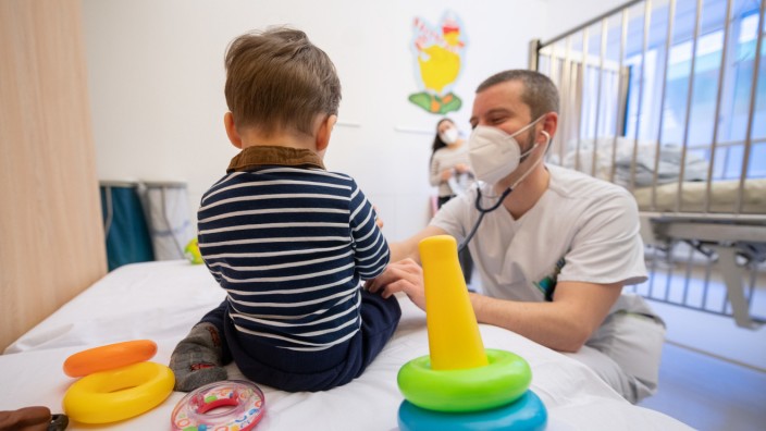 Atemwegsinfekte: Viele Kliniken haben keine freien Betten mehr für Kinder mit schweren Atemwegsinfekten.