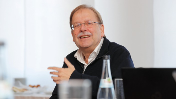 Dr. Rainer Koch, Präsident des Bayerischen Fußball-Verbndes und Interimspräsident des Deutschen Fußball-Bundes, Klausur