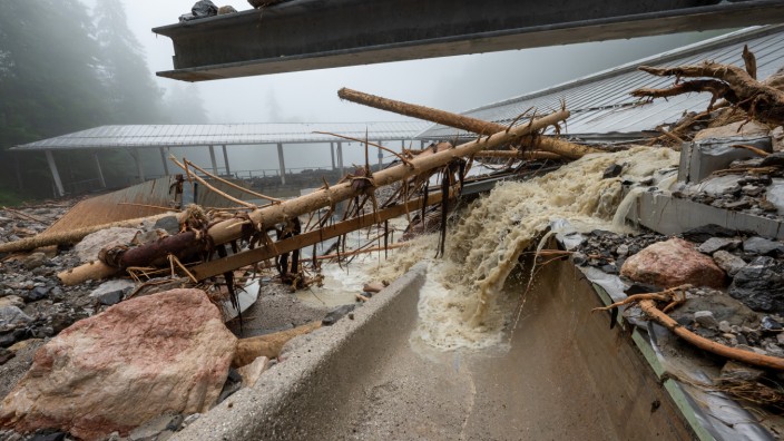 Flutschäden: 2021 haben Starkregen, Schutt und Geröll den oberen Teil der Bobbahn am Königssee zerstört.