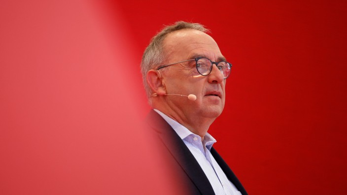SPD: Norbert Walter-Borjans Rückzug vom SPD-Vorsitz stellt die Sozialdemokraten vor die Frage: welche Qualitäten braucht sein Nachfolger?