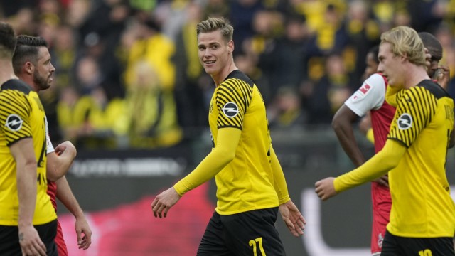 Borussia Dortmund ohne Haaland: Erster Bundesliga-Treffer sechs Minuten nach der Einwechslung: Dortmund kann Steffen Tigges (Mitte) gut gebrauchen, wo Haaland verletzt, Donyell Malen nicht in bester Verfassung und Youssoufa Moukoko nach Verletzung auf dem Weg zurück ist.