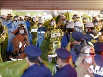 Japan: Als Joker verkleideter Täter verletzt mehrere Menschen in Tokioter Bahn