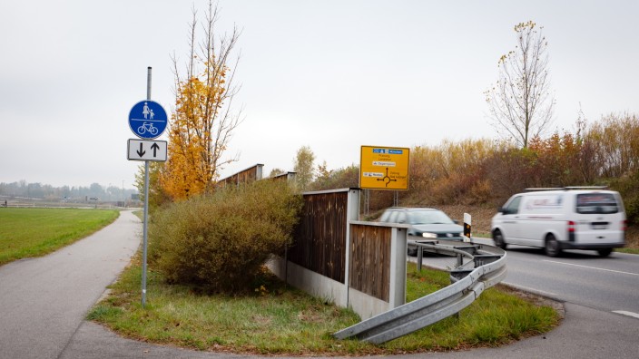 MOOSBURG: Fahrradweg an Westtangente