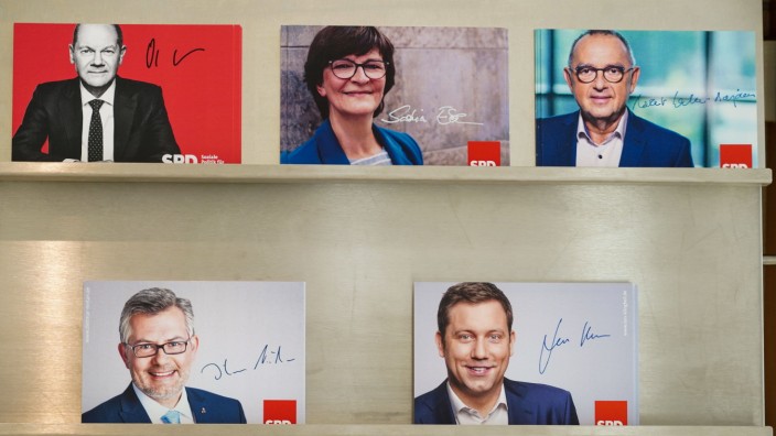SPD: Autogrammkarten von Olaf Scholz, Saskia Esken, Norbert Walter-Borjans und Lars Klingbeil