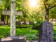 Cemetery cross with sun; SZ-Magazin