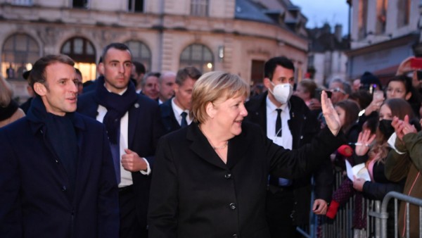 Merkel zu Abschiedsbesuch in Frankreich