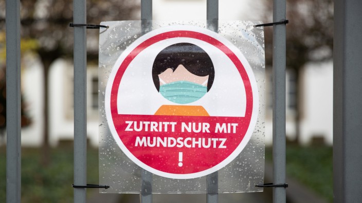 Coronavirus in Deutschland: Schild "Zutritt nur mit Mundschutz"
