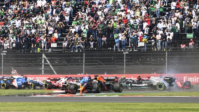 Formula 1 2021: Mexican GP AUTODROMO HERMANOS RODRIGUEZ, MEXICO - NOVEMBER 07: Max Verstappen, Red Bull Racing RB16B, l