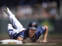 Sport Bilder des Tages August 15, 2021, Minneapolis, MN, United States: Minnesota Twins right fielder Max Kepler (26) is; max kepler baseball