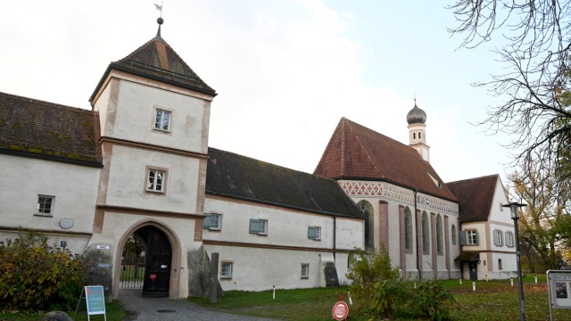 Blutenburger Buntglasfenster werden restauriert: Für die Restaurierung der Buntglasfenster der Blutenburger Schlosskapelle fehlt der Bayerischen Schlösserverwaltung das Geld.