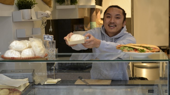 Lokalrunde: Bánh Bao, gefüllte Dampfkuchen, gibt es bei Khoa Tran in seinem Café Chance.
