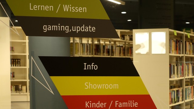 Bibliothek im Motorama: Ein Farbsystem leitet die Besucher zu den jeweiligen Abteilungen.