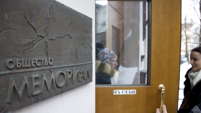 Russland: Der Eingang zu den Büros der Menschenrechtsorganisation Memorial in Moskau - nun droht die Schließung.