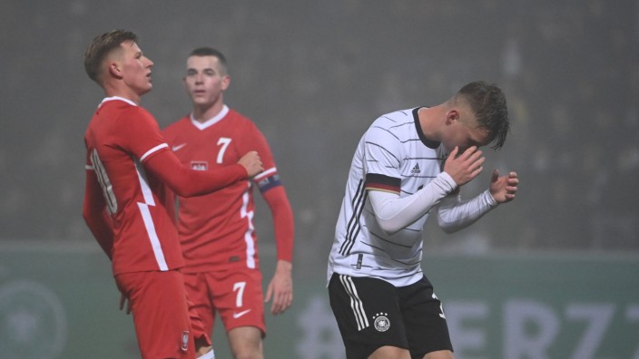 Deutsche U21: Schlechte Erinnerungen: Im November verlor das deutsche Team, im Bild Luca Netz (rechts), 0:4 gegen Polen.