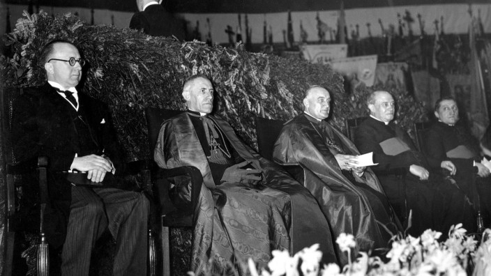 Dr. Rick, Cesare Orsenigo, Bischof Nikolaus Bares und Vikar Steinmann, 1934