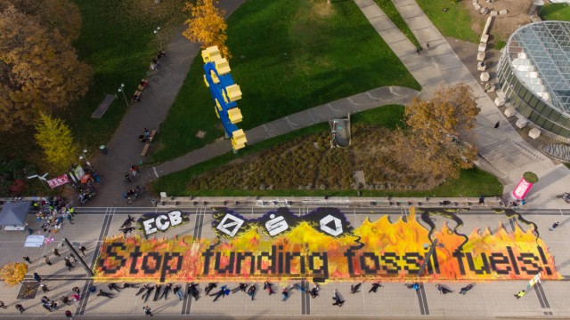 Kunstaktion gegen Förderung fossiler Energien