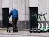 Rentner mit Rollator passiert E-Scooter der Firma Lime in der Kölner Innenstadt. Köln, 16.01.2020 *** Pensioner with wal