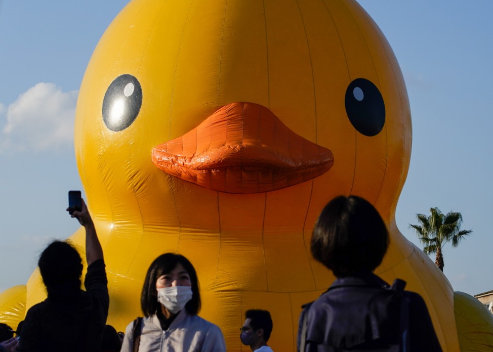 *** BESTPIX *** Giant Rubber Duck Returns To Osaka