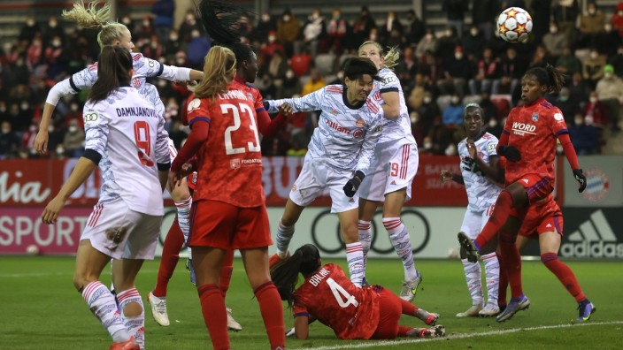 Bayern München v Olympique Lyon: Group D - UEFA Women's Champions League