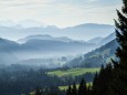 Alpen: Fernblick über das Balderschwanger Tal
