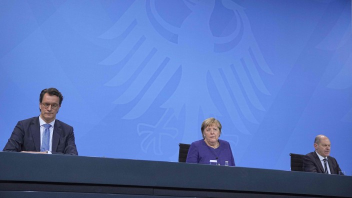Corona-Gipfel: Nach dem Corona-Gipfel: Wüst, Merkel und Scholz bei der Presskonferenz.