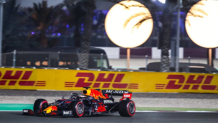 33 VERSTAPPEN Max (nld), Red Bull Racing Honda RB16B, action during the Formula 1 Ooredoo Qatar Grand Prix 2021, 20th r