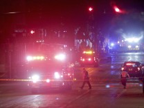 USA: Auto rast in Weihnachtsparade – Tote und Verletzte