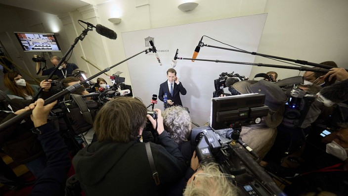 Österreich-Kolumne: Sebastian Kurz im Oktober 2021 bei einem Presse-Statement im Nationalrat, kurz nach seinem Rücktritt als Bundeskanzler.
