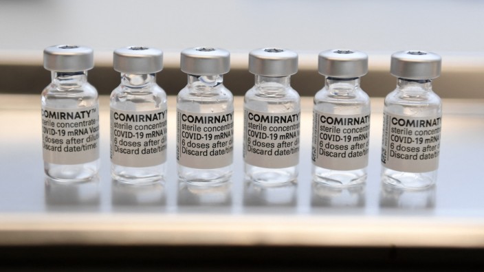 Coronavirus im Landkreis München: Begehrt und plötzlich rationiert: der Corona-Impfstoff von Biontech.