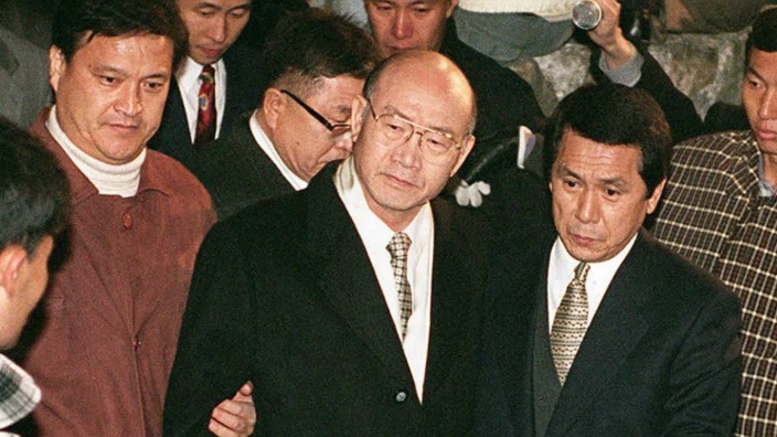 Südkorea: Chun Doo-hwan bei seiner Festnahme 1995. Er starb nach langer Krankheit.