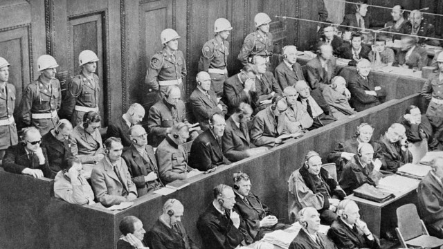 1946: Blick auf die Anklagebank im Nürnberger Prozess gegen die Hauptkriegsverbrecher.