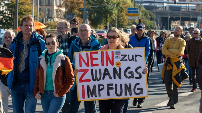 2000 bei Querdenken Demo in Nürnberg Nach bundesweiter Mobilisation versammelten sich am 9.10.2021 in Nürnberg ca. 2000
