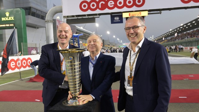 Formula 1 2021: Qatar GP LOSAIL INTERNATIONAL CIRCUIT, QATAR - NOVEMBER 21: Gianni Infantino, President, FIFA, Jean Tod