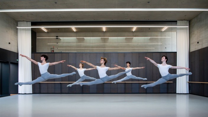 John Cranko Schule in Stuttgart: Neue Talente: Ballettschüler proben in einem der acht Trainingssäle der neuen John-Cranko-Schule in Stuttgart.