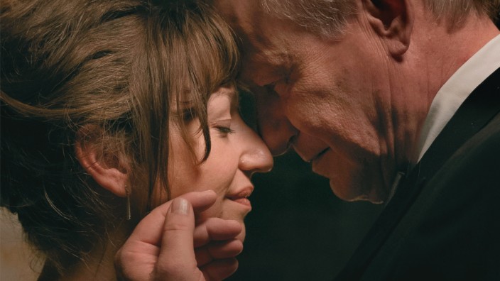 Drama "Hope" im Kino: Anja (Andrea Bræin Hovig) und Tomas (Stellan Skarsgård) in "Hope".
