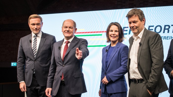 Der Bundesvorsitzende der FDP, Christian Lindner, Finanzminister und Vizekanzler Olaf Scholz (SPD) und die Vorsitzenden