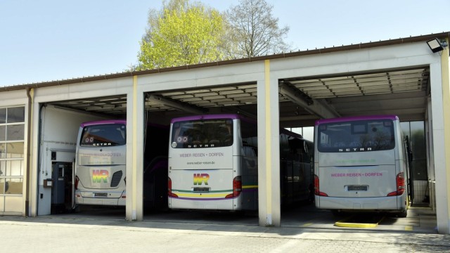 Kfz-Zulassungszahlen in Erding: Viele Unternehmer mit Busreisen haben ihre Fahrzeuge abgemeldet, um Kosten zu sparen.