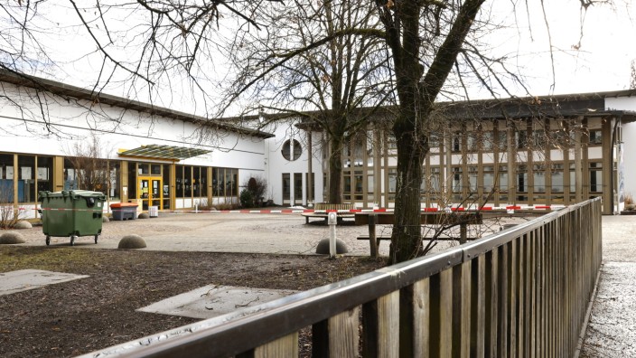 Moosburger Haushalt 2022: Die Anton-Vitzthum-Schule bekommt einen Anbau für die Ganztagsschule. Auch dafür muss die Stadt Moosburg 2022 Geld in die Hand nehmen.