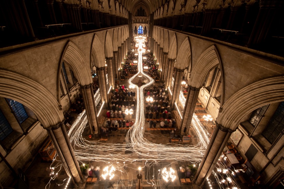 *** BESTPIX *** Salisbury Cathedral Holds Darkness To Light Advent Procession