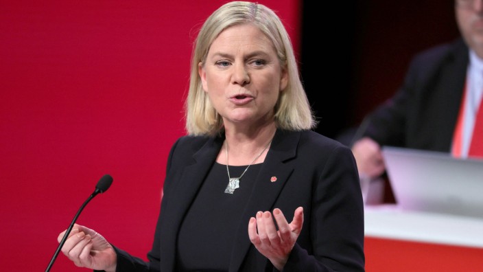 Schweden: Schon wenige Stunden nach ihrer ersten Wahl trat Magdalena Andersson schon wieder zurück. Nun wählten die Abgeordneten sie erneut.